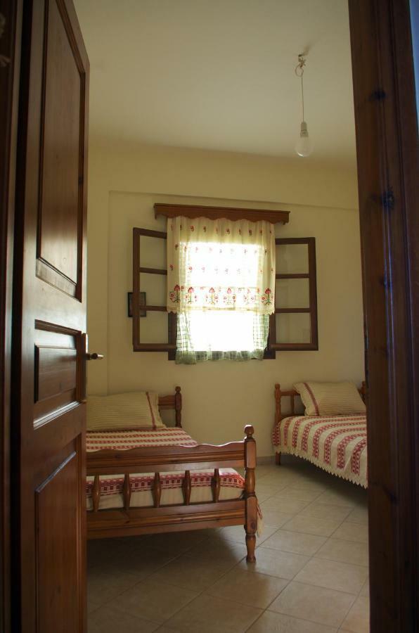Limnes Home Moutsouna Luaran gambar