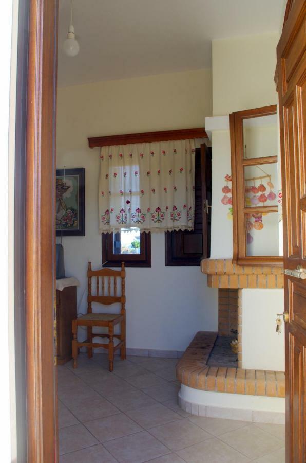 Limnes Home Moutsouna Luaran gambar